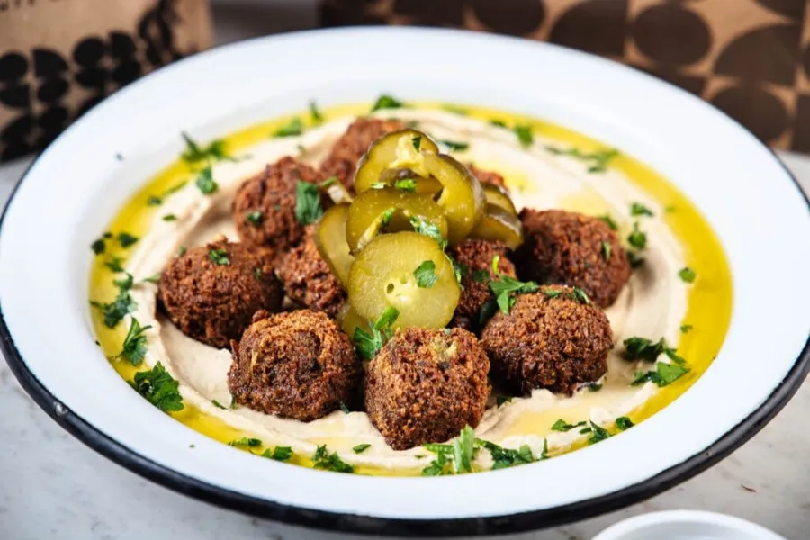 Porção de falafel com homus 250g do Bubbeleh